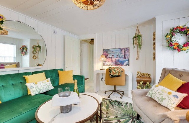 Walk to Eats: Mtn-View Hammondsport Hideaway!