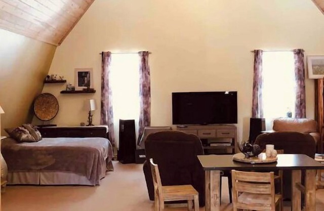 Walk to Elk Rapids.Close to Traverse & Charlevoix