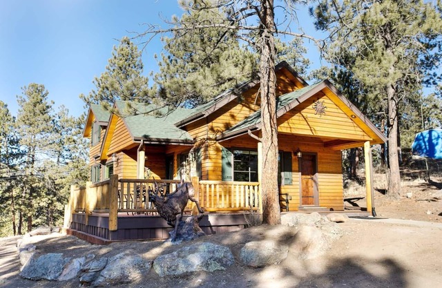 Walk to Evergreen Lake and downtown