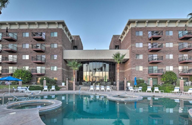 Walk to Golf and Beach Queens Bay Resort Condo