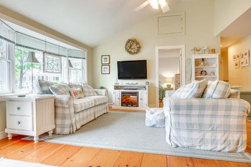 Walk to Goose Rocks Beach Quiet Townhome with Patio