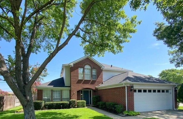 Walk to Historic Main St | 30+ days stays & pet friendly