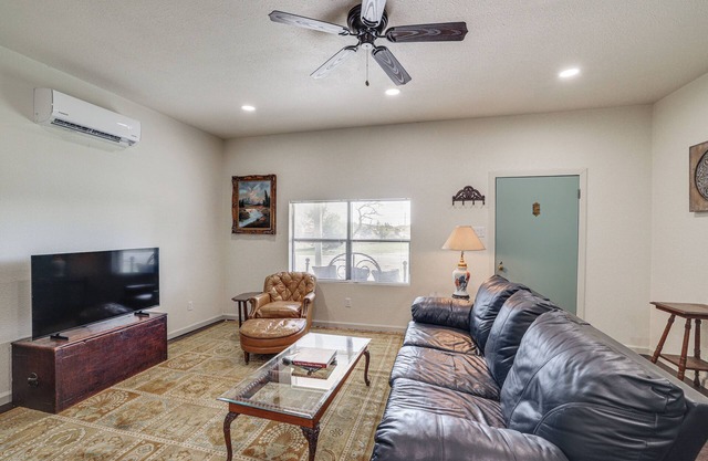 Walk to Historic Square: Jacksboro Home w/Yard