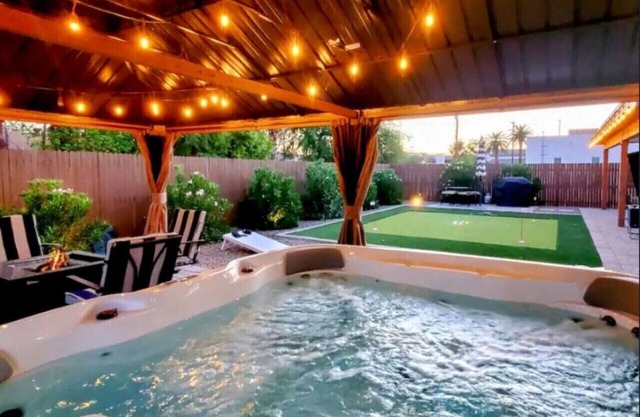 Walk to Old Town | 4BR Hot Tub Luxury Golf Getaway