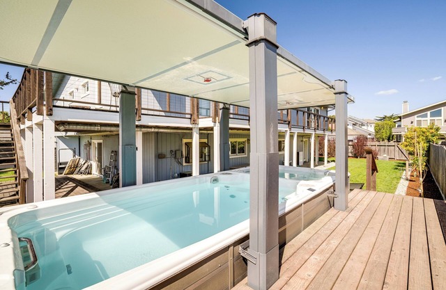 Walk to Poplar Beach: Cozy Coastal Getaway w/Yard