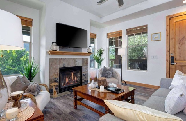 Walk to Redstone Village with shops & restaurants-Fox Point 2 Bedroom