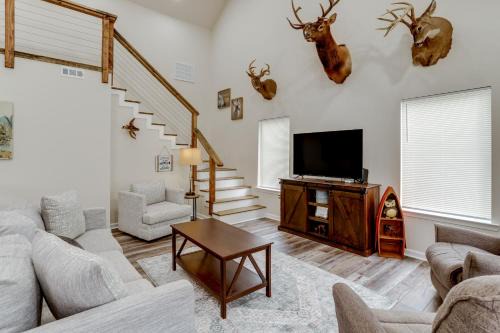 Walk to River Newly Built Home in Heber Springs!