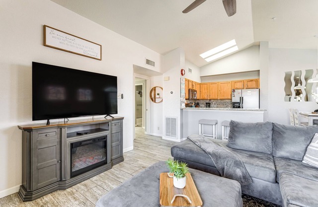 Walk to Rotary Park: Lake Havasu City Condo