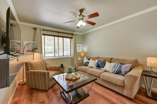 Walk to SFA Campus Pet-Friendly Nacogdoches Condo