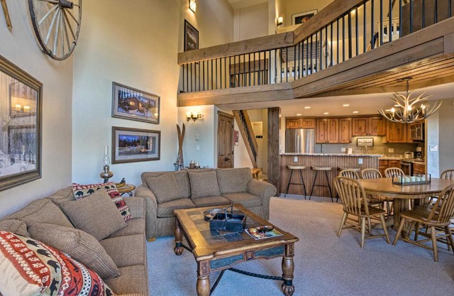 Walk to Ski Lift Mtn-View Condo in Breckenridge