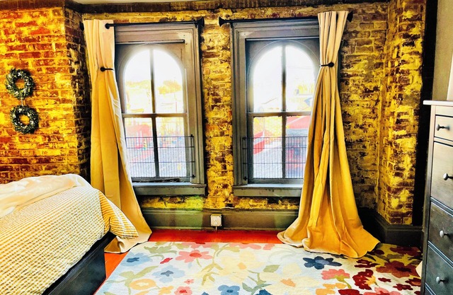 ★WALK to STADIUM in 10 MINS | King Bed | FREE Private Park