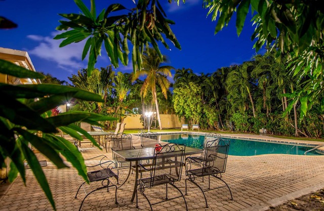 Walk to the Beach, NO Car Needed! Best Location on Fort Lauderdale Beach!