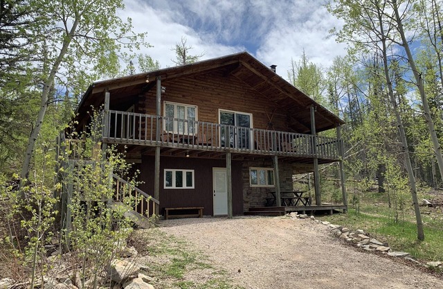 Walk to the slopes! Gold Claim Lodge is your home away from home on Terry Peak!