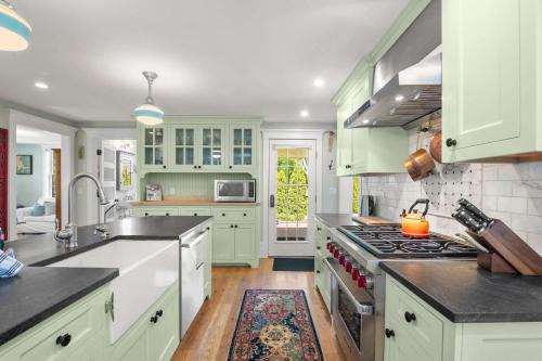 Walk to Town Fully Renovated