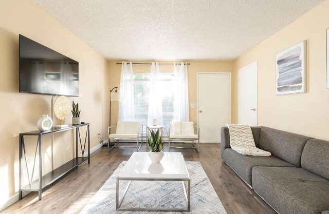 Walkable condo in heart of vibrant D/n Redmond