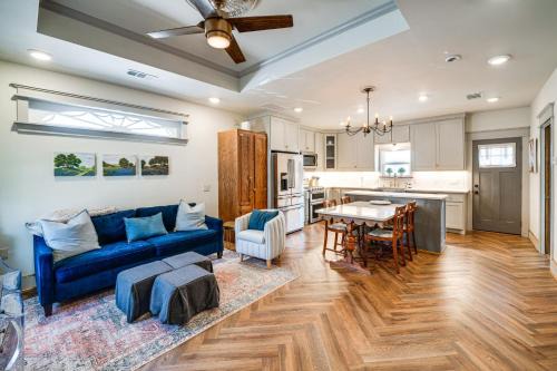 Walkable Dallas Bungalow 4 Mi to Downtown