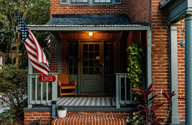 Walkable in heart of San Marco King Porch Sunsets