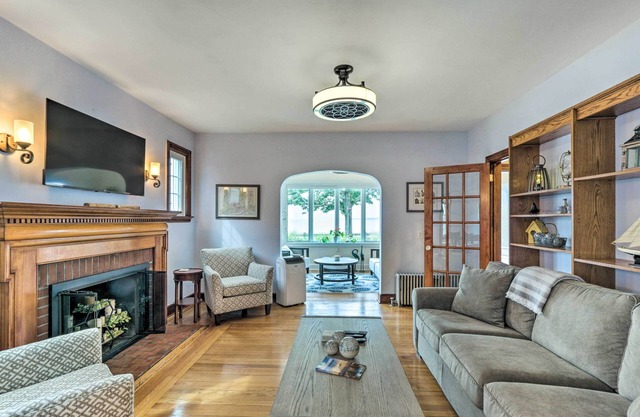 Walkable New Haven Retreat w/Ocean Views!