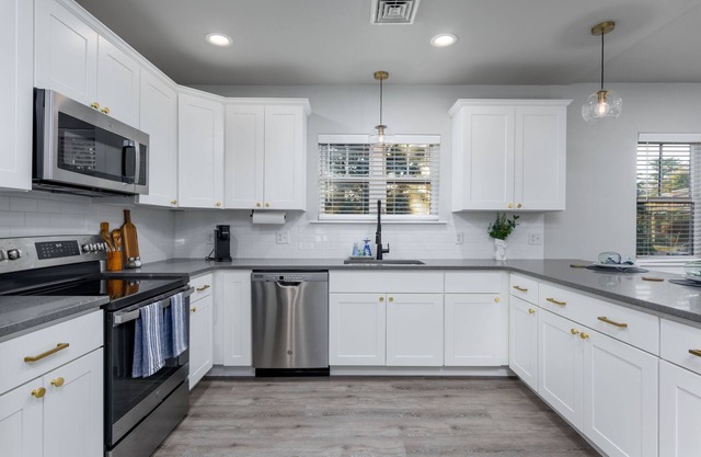 Walkable & Stunning 1BR Gem with free parking in Camp Hill