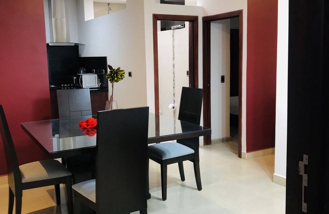 Walkable to Downtown/Stadium/Hosp St Ines. 2B/2B Apartment + Terrace 2nd Floor