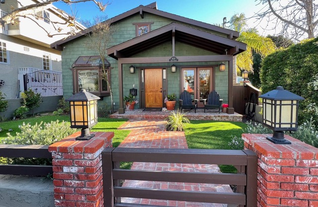 Walking distance to the beach - Tree section home with backyard