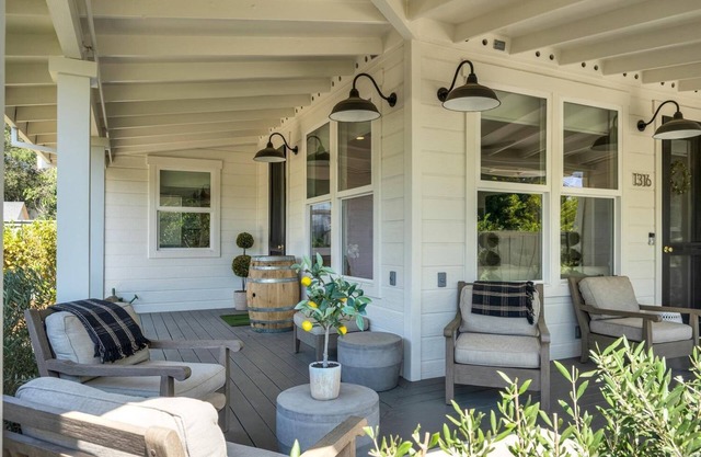 Walking distance to downtown St. Helena in the Napa Valley