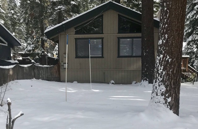 Walking distance to the lake! Enjoy a slice of Tahoe and Kings Beach beauty!