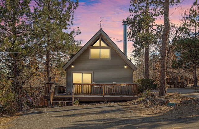 Walking Distance to the Village, ski shuttle bus, and Lake