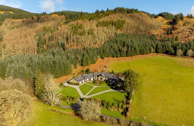 Walled Garden Mews 8 - a mews cottage that sleeps 6 guests in 2 bedrooms