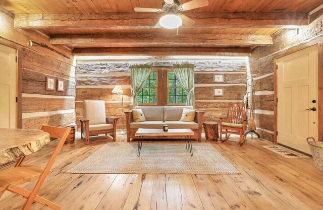 Walnut Lodge Cabin Hideaway on 16 Secluded Acres