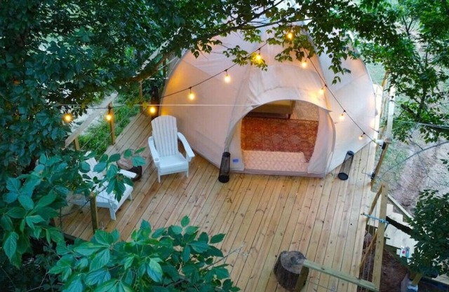 Walnut TreeHouse - Dome Tent Over the Creek
