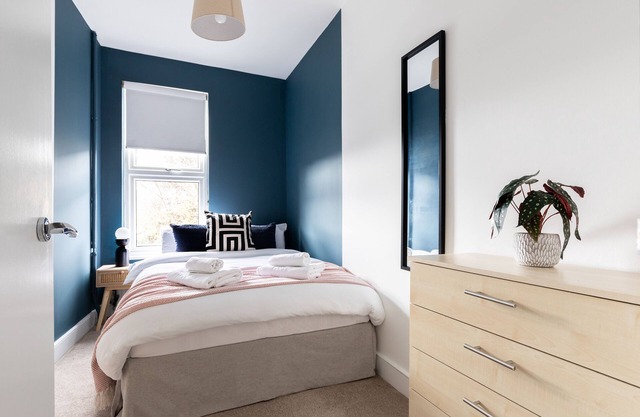 Walthamstow Gem: 3BR Urban Haven