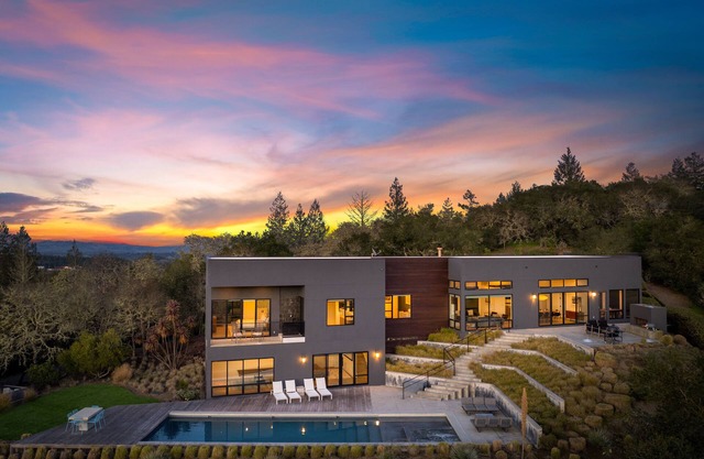 Wander Sonoma Vineyards w/Pool, Workstations & Hot Tub – 4 Bedrooms, Sleeps 8
