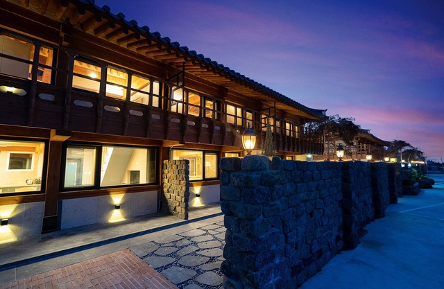 wangkyeong hanoak poolvilla