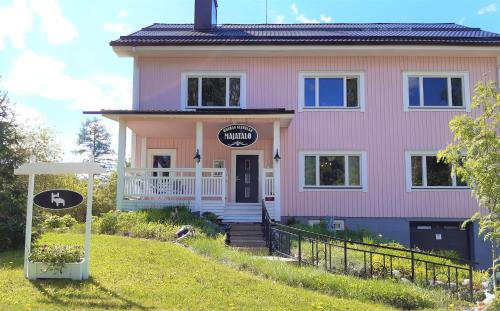 Wanha Neuvola Guesthouse