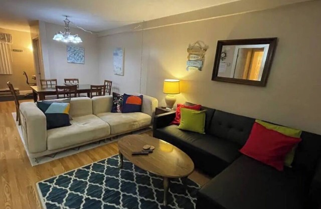 Warm and Cozy Condo: Perfect for Fall Foliage Getaways!