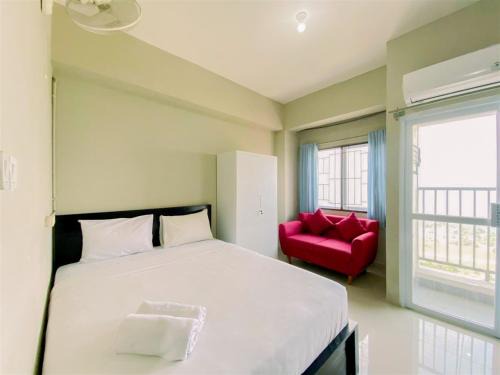 Warm and Homey Studio at Royal Sentul Park Apartment By Travelio