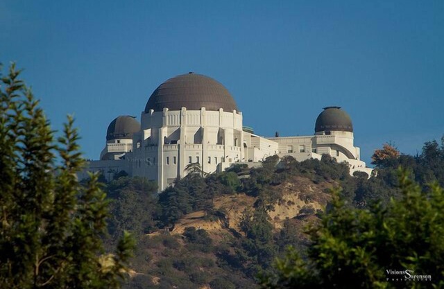 Warm California Retreat with Brand New Kitchen ideally Situated!