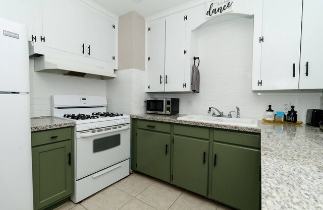 Washing Stay-Entire 4 Bedroom and 2 Baths!