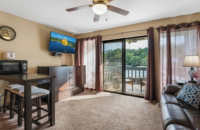 Water front Step free Pool Cable Roku Wifi Boat Slip, Trlr Prkg & small ramp