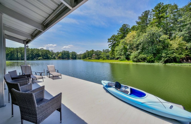 Water Oaks Lake House - Firepit, gorgeous lake views & easy Lake Access