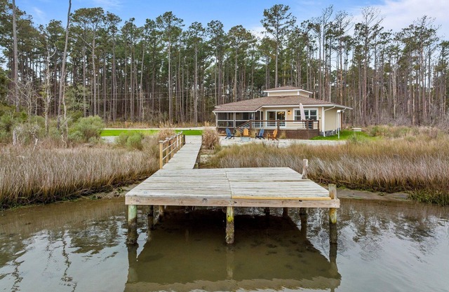 Water's Edge Retreat- Sound Front Home with Dock