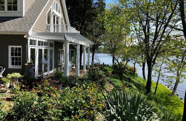 Water view from every window - Located at the point where the deep water of Saltworks Creek meets the Severn River.