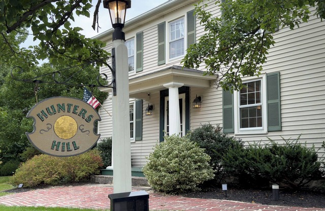 Waterfall Retreat: Hot Tub, Pickleball, Fire Pits