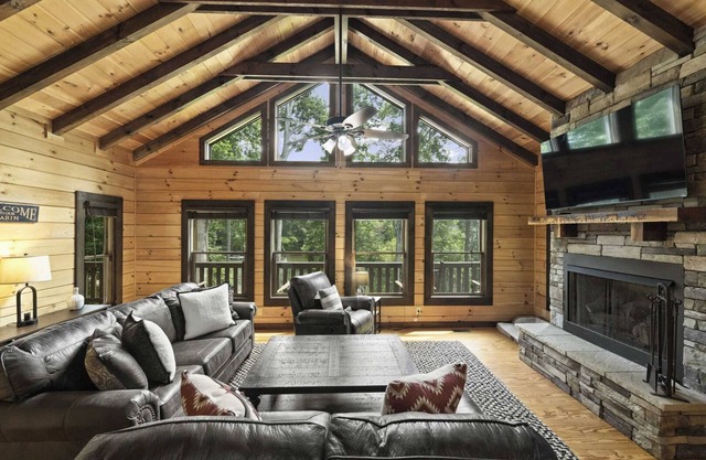 Waterfront 1-acre Private Dock, Hot Tub, Firepit Bankhead Lodge by Avantstay