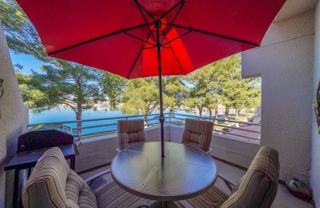 Waterfront 2nd Floor 2, 3 Bedroom- Fireworks, Private Gated.