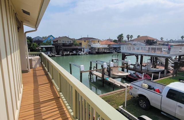 Waterfront 3 bedroom Home * Boat Slip * Great Deck
