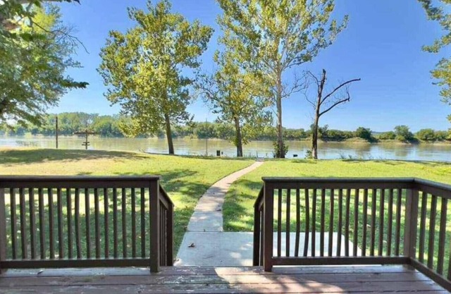 Waterfront 3bd House w/Sunset View & Fenced Yard