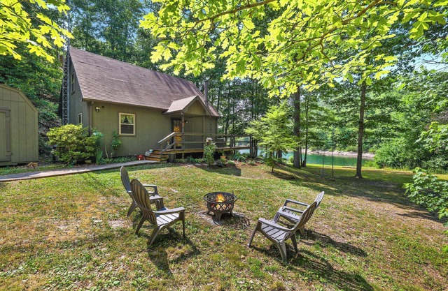 Waterfront Beaver Lake Cabin Retreat