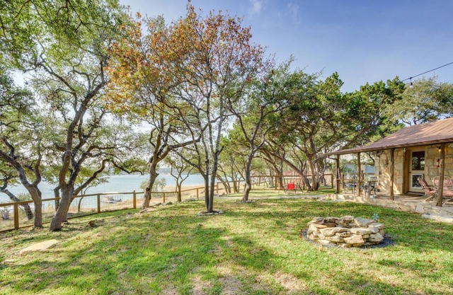 Waterfront Cabins on Lake Travis - Deep Cove